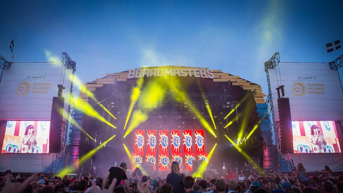 This was one of the finest performances that I've seen from Primal Scream and was perfect as the sun set  across the ocean on the final evening of Boardmasters Festival.