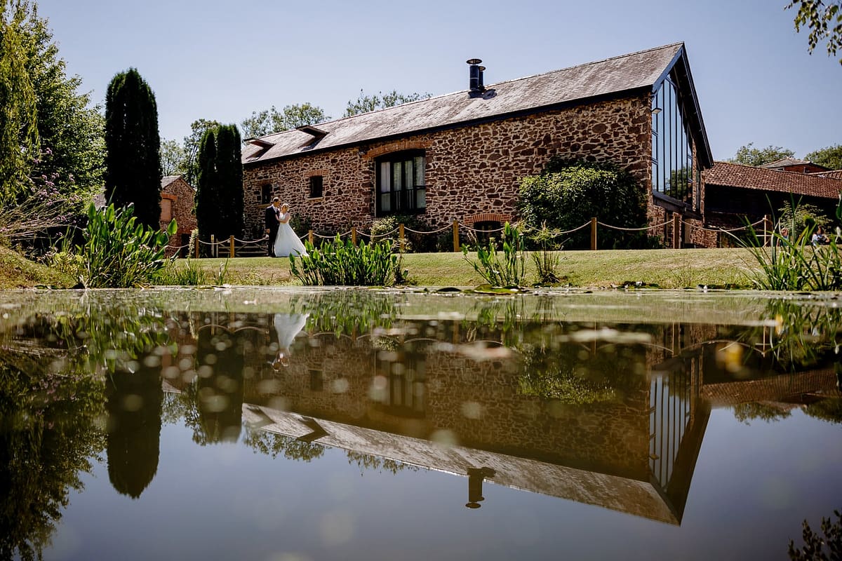 valleyside barn wedding